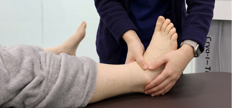 유발점 확인 및 자세고정